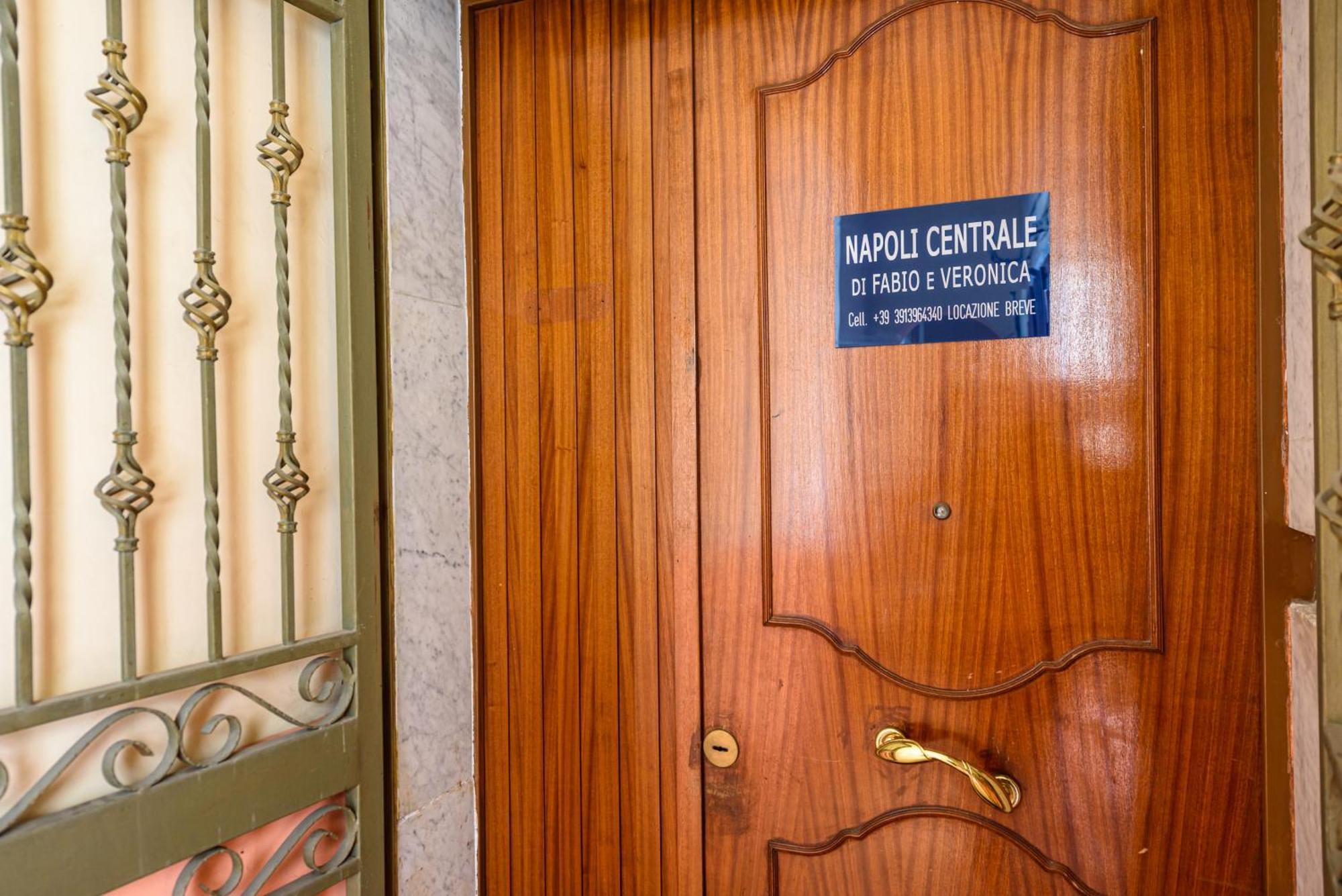 Napoli Centrale Di Fabio E Veronica Lt Eksteriør bilde